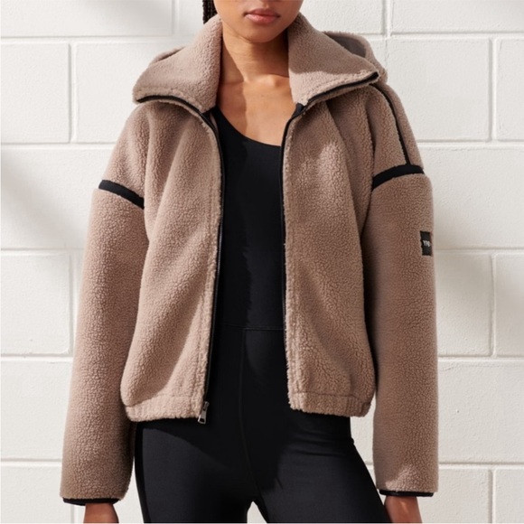 Abercrombie YPB Neowarm Sherpa Hooded Full Zip Removable Hood Size XS - Picture 3 of 7